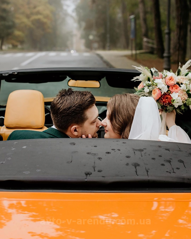 Аренда кабриолета Ford Mustang GT orange с водителем в Киеве