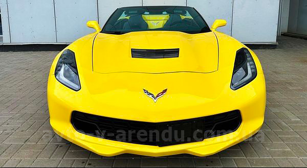 Аренда кабриолета Chevrolete Corvette Stingray с водителем. Прокат авто Шевроле Корвет Стингрей кабриолет желтый без водителя в Киеве