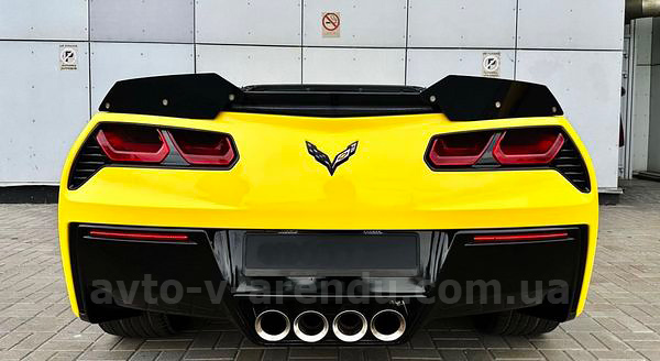 Аренда кабриолета Chevrolete Corvette Stingray с водителем. Прокат авто Шевроле Корвет Стингрей кабриолет желтый без водителя в Киеве