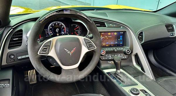 Аренда кабриолета Chevrolete Corvette Stingray с водителем. Прокат авто Шевроле Корвет Стингрей кабриолет желтый без водителя в Киеве