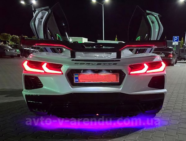Аренда авто Chevrolete Corvette кабриолет на свадьбу, видеоосъемку и фотосессию с водителем в Киеве