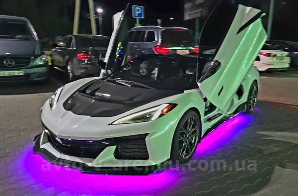 Аренда авто Chevrolete Corvette кабриолет на свадьбу, видеоосъемку и фотосессию с водителем в Киеве