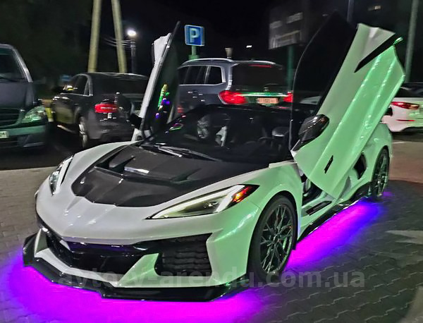 Аренда авто Chevrolete Corvette кабриолет на свадьбу, видеоосъемку и фотосессию с водителем в Киеве