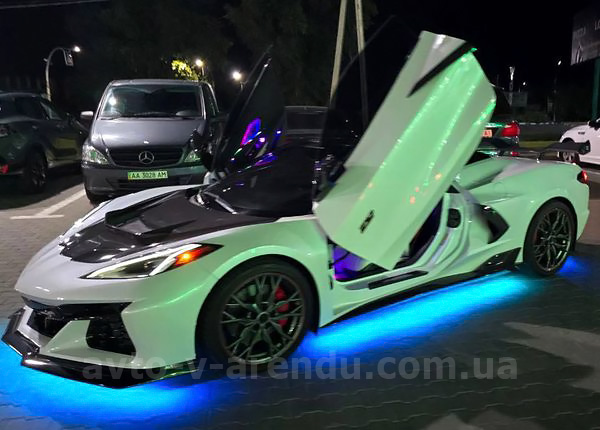 Аренда авто Chevrolete Corvette кабриолет на свадьбу, видеоосъемку и фотосессию с водителем в Киеве
