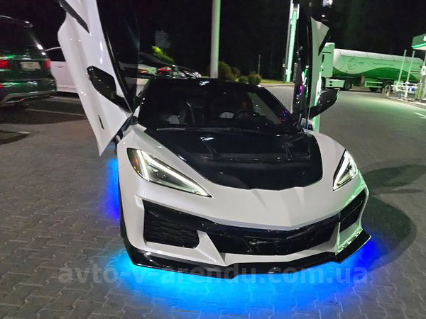 Аренда авто Chevrolete Corvette кабриолет на свадьбу, видеоосъемку и фотосессию с водителем в Киеве