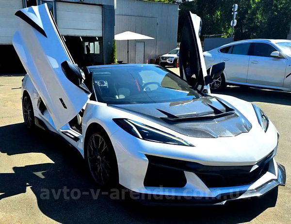 Аренда авто Chevrolete Corvette кабриолет на свадьбу, видеоосъемку и фотосессию с водителем в Киеве