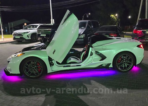 Аренда авто Chevrolete Corvette кабриолет на свадьбу, видеоосъемку и фотосессию с водителем в Киеве