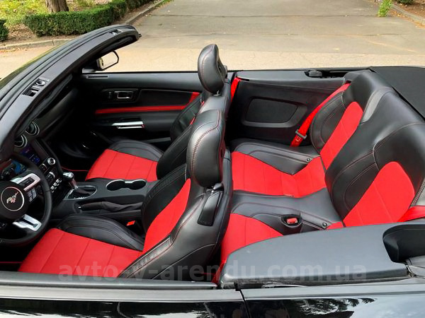 Аренда авто Ford Mustang GT 5.0 черный кабриолет с водителем. Прокат кабриолета Форд Мустанг GT 5.0 без водителя в Киеве