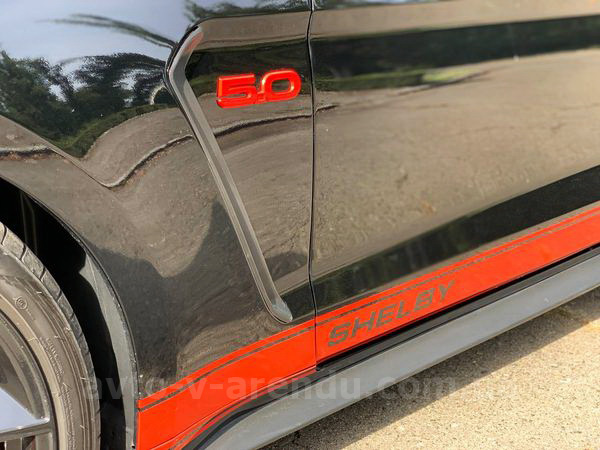 Аренда авто Ford Mustang GT 5.0 черный кабриолет с водителем. Прокат кабриолета Форд Мустанг GT 5.0 без водителя в Киеве