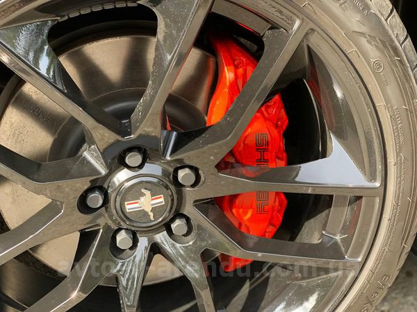 Аренда авто Ford Mustang GT 5.0 черный кабриолет с водителем. Прокат кабриолета Форд Мустанг GT 5.0 без водителя в Киеве
