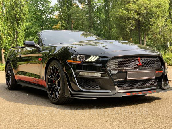 Аренда авто Ford Mustang GT 5.0 черный кабриолет с водителем. Прокат кабриолета Форд Мустанг GT 5.0 без водителя в Киеве