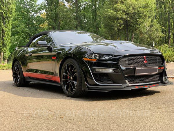 Аренда авто Ford Mustang GT 5.0 черный кабриолет с водителем. Прокат кабриолета Форд Мустанг GT 5.0 без водителя в Киеве