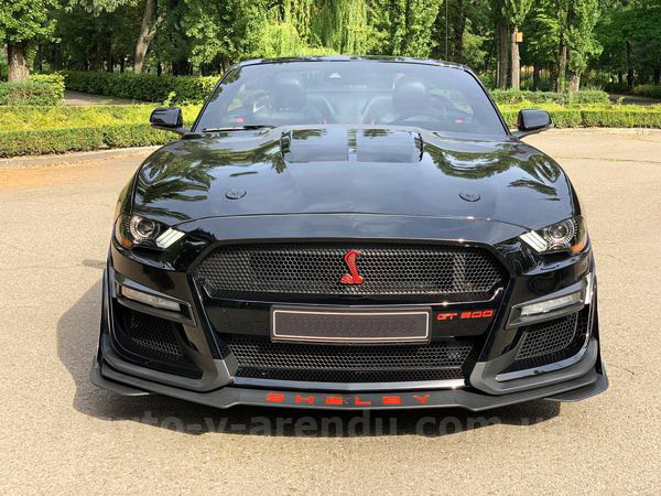 Аренда авто Ford Mustang GT 5.0 черный кабриолет с водителем. Прокат кабриолета Форд Мустанг GT 5.0 без водителя в Киеве