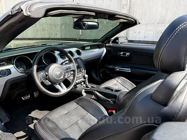 Аренда авто Ford Mustang GT черный кабриолет с водителем. Прокат кабриолета Форд Мустанг GT без водителя в Киеве