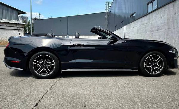 Аренда авто Ford Mustang GT черный кабриолет с водителем. Прокат кабриолета Форд Мустанг GT без водителя в Киеве