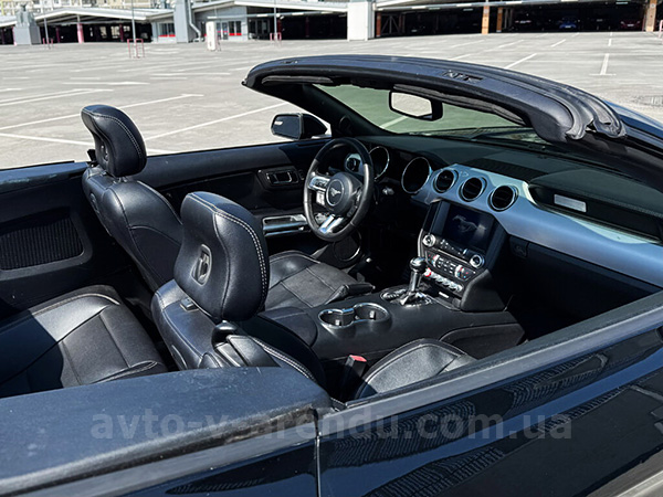 Аренда авто Ford Mustang GT черный кабриолет с водителем. Прокат кабриолета Форд Мустанг GT без водителя в Киеве