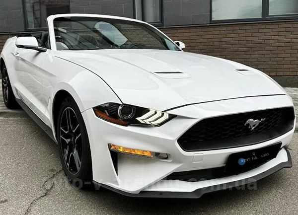 Аренда авто Ford Mustang GT white кабриолет с водителем. Прокат кабриолета Форд Мустанг GT белый без водителя в Киеве