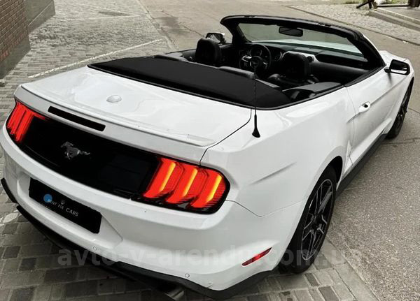 Аренда авто Ford Mustang GT white кабриолет с водителем. Прокат кабриолета Форд Мустанг GT белый без водителя в Киеве