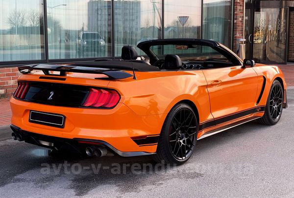 Аренда авто Ford Mustang GT оранжевый кабриолет с водителем. Прокат кабриолета Форд Мустанг GT без водителя в Киеве