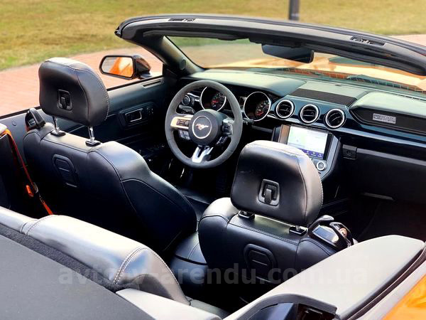 Аренда авто Ford Mustang GT оранжевый кабриолет с водителем. Прокат кабриолета Форд Мустанг GT без водителя в Киеве
