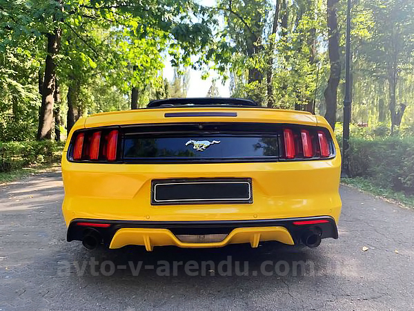 Аренда авто Ford Mustang GT желтый кабриолет с водителем. Прокат кабриолета Форд Мустанг GT без водителя в Киеве