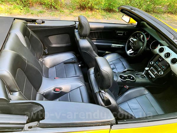 Аренда авто Ford Mustang GT желтый кабриолет с водителем. Прокат кабриолета Форд Мустанг GT без водителя в Киеве