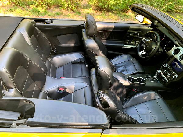 Аренда авто Ford Mustang GT желтый кабриолет с водителем. Прокат кабриолета Форд Мустанг GT без водителя в Киеве