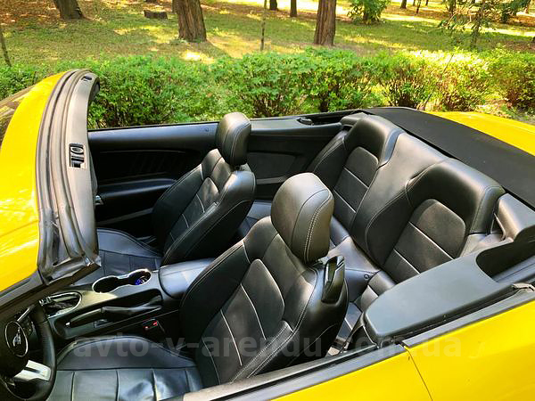 Аренда авто Ford Mustang GT желтый кабриолет с водителем. Прокат кабриолета Форд Мустанг GT без водителя в Киеве