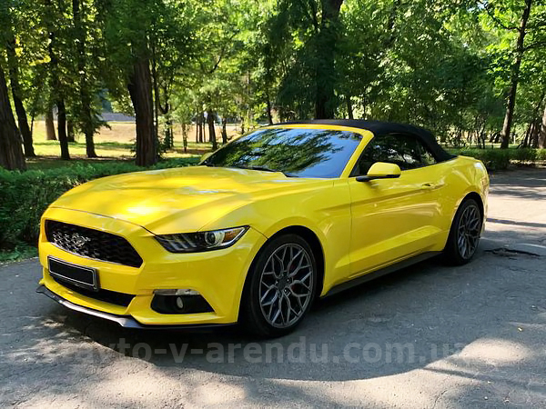 Аренда авто Ford Mustang GT желтый кабриолет с водителем. Прокат кабриолета Форд Мустанг GT без водителя в Киеве