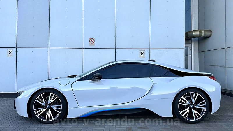 Аренда спорткара BMW I8 с водителем, прокат авто БМВ I8 без водителя в Киеве