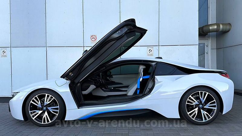 Аренда спорткара BMW I8 с водителем, прокат авто БМВ I8 без водителя в Киеве