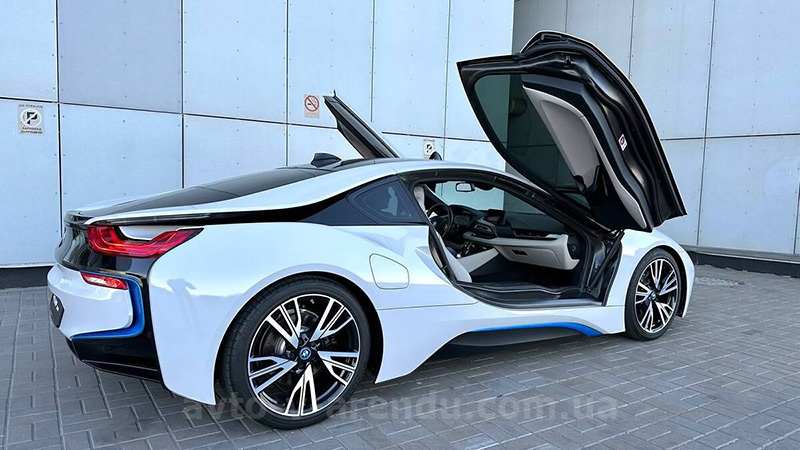 Аренда спорткара BMW I8 с водителем, прокат авто БМВ I8 без водителя в Киеве