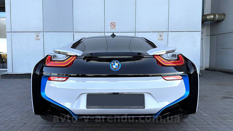 Аренда спорткара BMW I8 с водителем, прокат авто БМВ I8 без водителя в Киеве