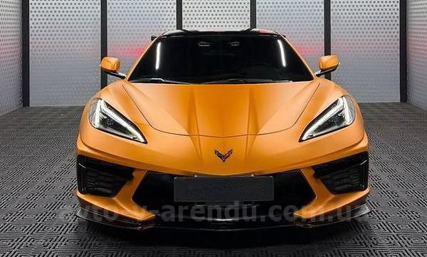 Аренда спорткара Chevrolet Corvette C8 с водителем, прокат авто Шевроле Корвет C8 без водителя в Киеве