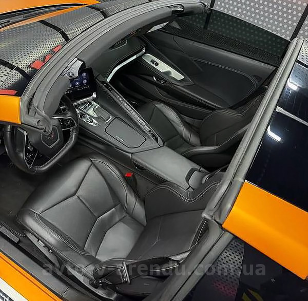 Аренда спорткара Chevrolet Corvette C8 с водителем, прокат авто Шевроле Корвет C8 без водителя в Киеве