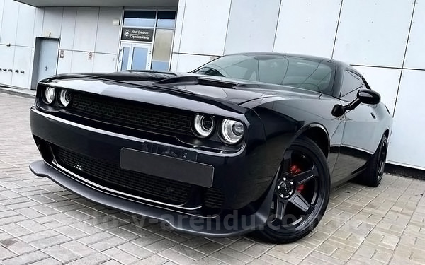 Аренда авто Додж Челленджер черный с водителем, прокат авто Dodge Challenger 3.6 black без водителя в Киеве