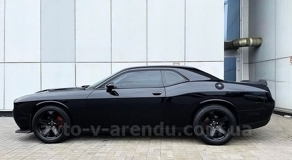 Аренда авто Додж Челленджер черный с водителем, прокат авто Dodge Challenger 3.6 black без водителя в Киеве