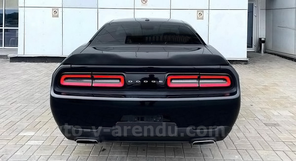 Аренда авто Додж Челленджер черный с водителем, прокат авто Dodge Challenger 3.6 black без водителя в Киеве