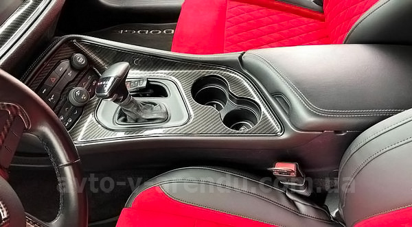 Аренда авто Додж Челленджер черный с водителем, прокат авто Dodge Challenger 3.6 black без водителя в Киеве