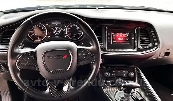 Аренда авто Додж Челленджер черный с водителем, прокат авто Dodge Challenger 3.6 black без водителя в Киеве