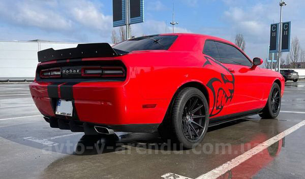 Аренда авто Dodge Challenger красный с водителем, прокат авто Додж Челленджер 3.6 без водителя в Киеве