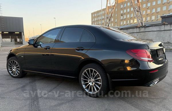 Аренда E-class Mercedes-Benz W213 с водителем Киев. Прокат авто Мерседес W213 без водителя в Киеве