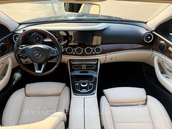 Аренда E-class Mercedes-Benz W213 с водителем Киев. Прокат авто Мерседес W213 без водителя в Киеве
