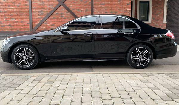 Аренда авто Mercedes-Benz E-class W213 HIBRYD с водителем. Прокат авто Мерседес W213 без водителя в Киеве