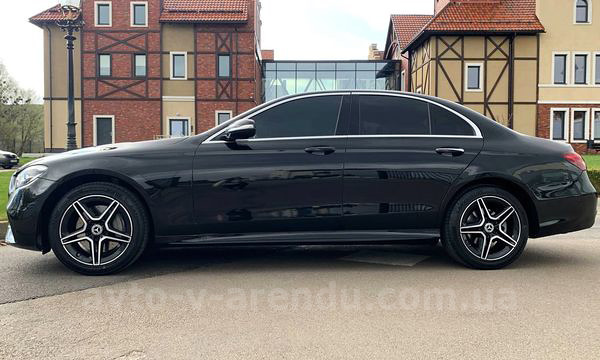 Аренда авто Mercedes-Benz E-class W213 HIBRYD с водителем. Прокат авто Мерседес W213 без водителя в Киеве