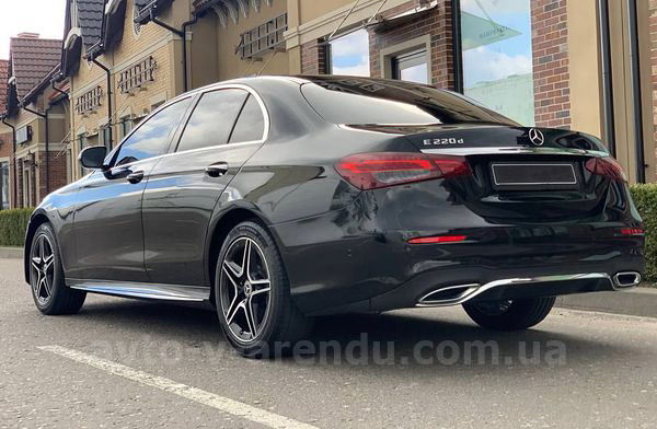 Аренда авто Mercedes-Benz E-class W213 HIBRYD с водителем. Прокат авто Мерседес W213 без водителя в Киеве