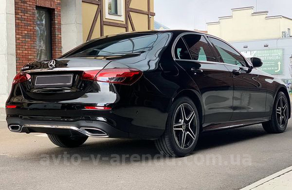 Аренда авто Mercedes-Benz E-class W213 HIBRYD с водителем. Прокат авто Мерседес W213 без водителя в Киеве