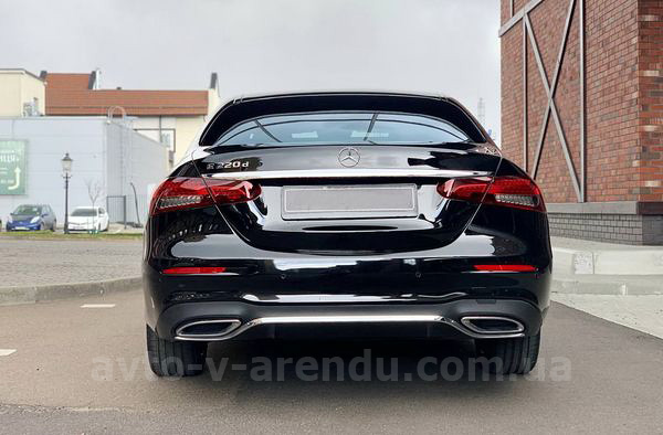 Аренда авто Mercedes-Benz E-class W213 HIBRYD с водителем. Прокат авто Мерседес W213 без водителя в Киеве