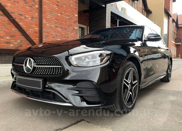 Аренда авто Mercedes-Benz E-class W213 HIBRYD с водителем. Прокат авто Мерседес W213 без водителя в Киеве