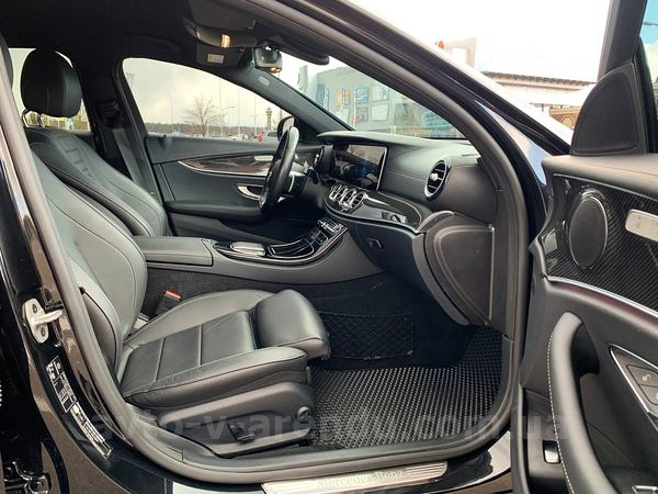 Аренда авто Mercedes-Benz E-class W213 HIBRYD с водителем. Прокат авто Мерседес W213 без водителя в Киеве